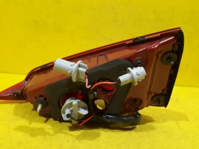 Фонарь внутренний левый для Hyundai Solaris 2 (2017-2022) на фотографиях