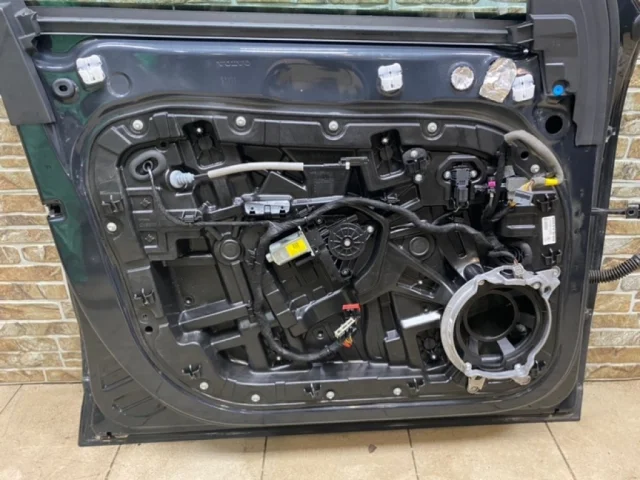 Дверь передняя левая для Volvo XC90 II L 2014-2019 на фотографиях