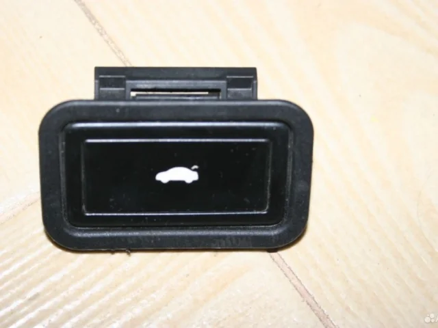 Кнопка открытия багажника для Audi Q7 4L 2005-2015 на фотографиях