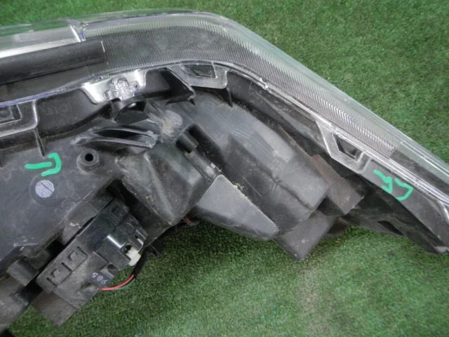 Фара ксенон левая для Toyota Alphard H30 2015+ на фотографиях