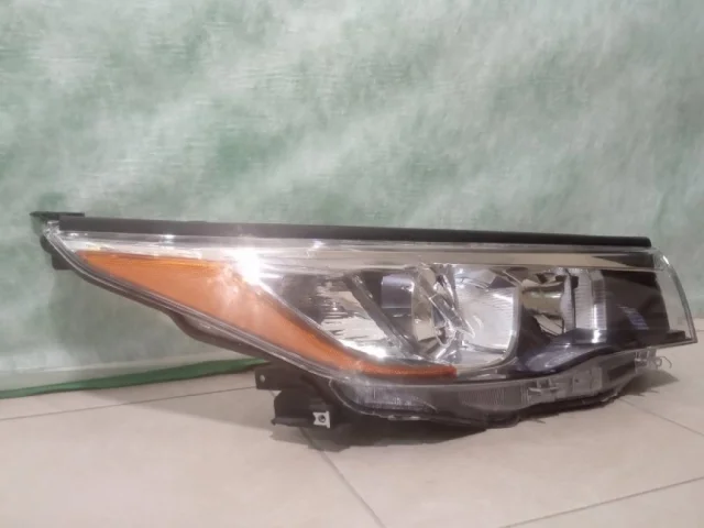 Фара правая для Toyota Highlander XU40 2007-2013 на фотографиях
