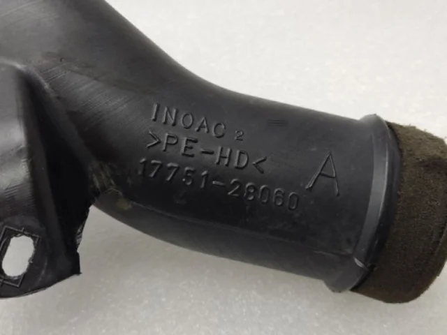 Впускной патрубок воздушного фильтра для Toyota RAV4 XA40 rest 2015-2019 на фотографиях