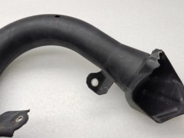 Впускной патрубок воздушного фильтра для Toyota RAV4 XA40 rest 2015-2019 на фотографиях