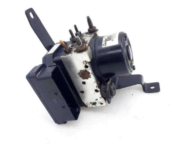Блок ABS для Hyundai Tucson JM 2004-2009 на фотографиях