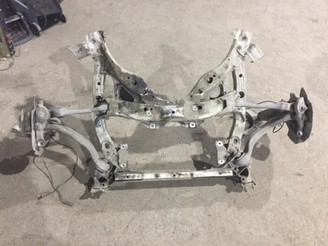 Подрамник двигателя для BMW 5er Ф10 Rest. 2014-2017 на фотографиях