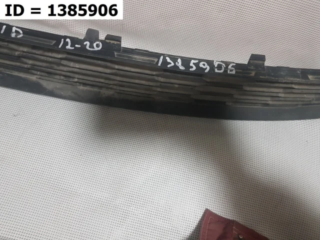 Решетка переднего бампера для Skoda Rapid I rest NH3 2017-2020 на фотографиях