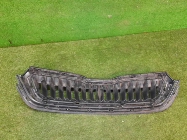 Решетка радиатора для Skoda Rapid II 2020+ на фотографиях