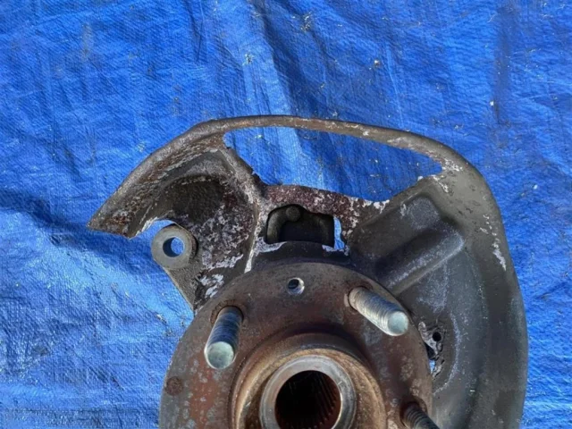 Кулак поворотный правый для Mazda CX 7 ER rest 2010-2012 на фотографиях