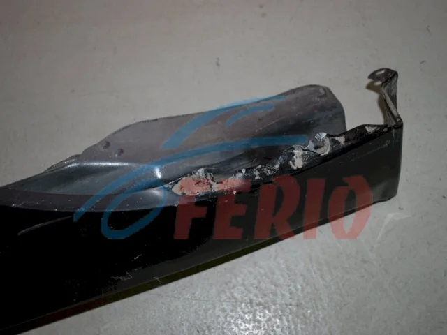 Крылья для Nissan Tiida SC11 Седан 2007-2014 на фотографиях