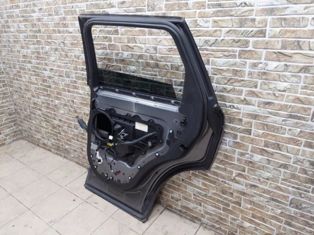 Дверь задняя правая для Land Rover Range Rover Sport L494 2013-2017 на фотографиях