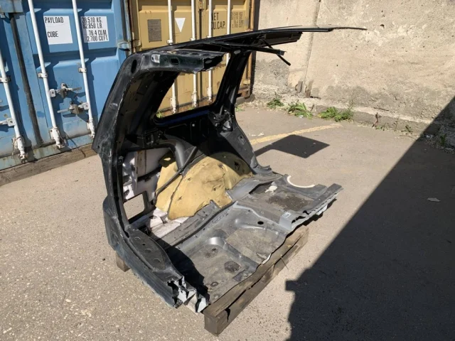 Заднее левое крыло для Mercedes-Benz GL class X164 2006-2012 на фотографиях