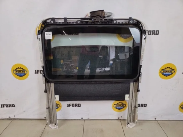 Стекло люка для Suzuki Grand Vitara 2005-2014 на фотографиях