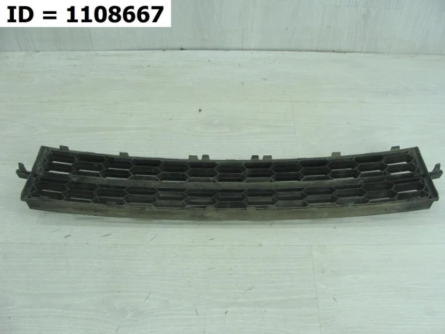 Решетка переднего бампера для Skoda Rapid I rest NH3 2017-2020 на фотографиях