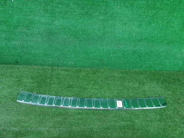 Накладка заднего бампера правая для Volkswagen Touareg I (7L) 2002-2010 на фотографиях