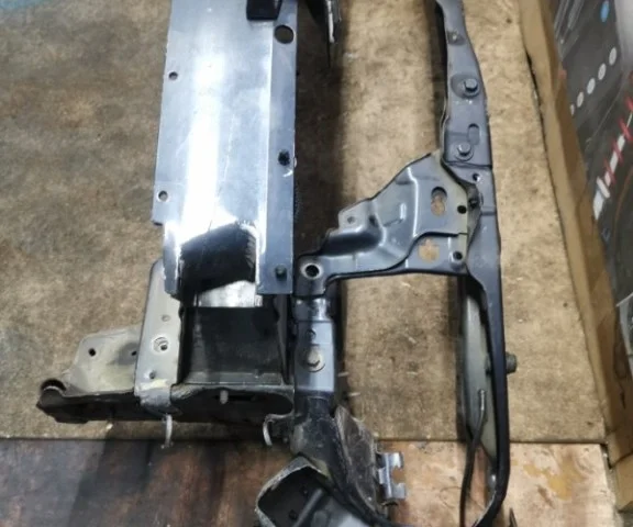 Панель радиатора (телевизор) для Opel Astra H Caravan 2004-2014 на фотографиях