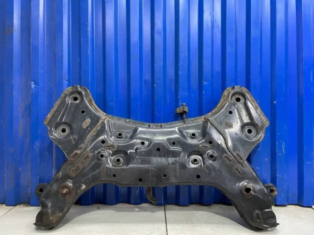 Подрамник двигателя для Hyundai Solaris 1 RB (2011-2013) на фотографиях