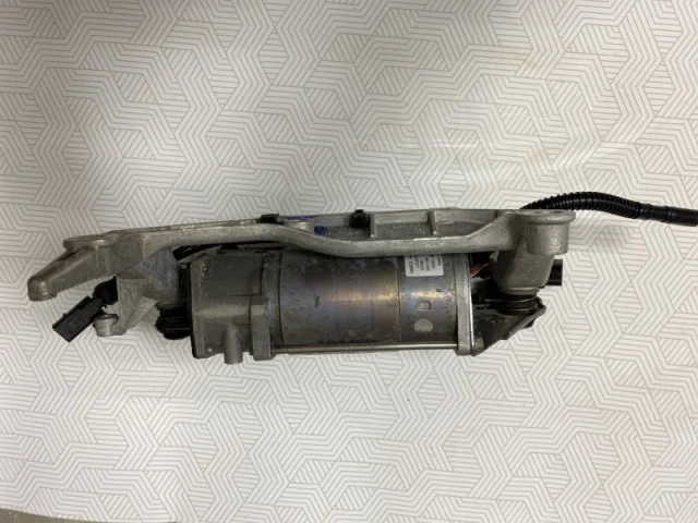 Компрессор пневмоподвески задний для Audi Q7 4L 2005-2015 на фотографиях