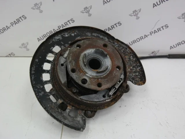 Кулак задний левый для Audi Q7 4L 2005-2015 на фотографиях