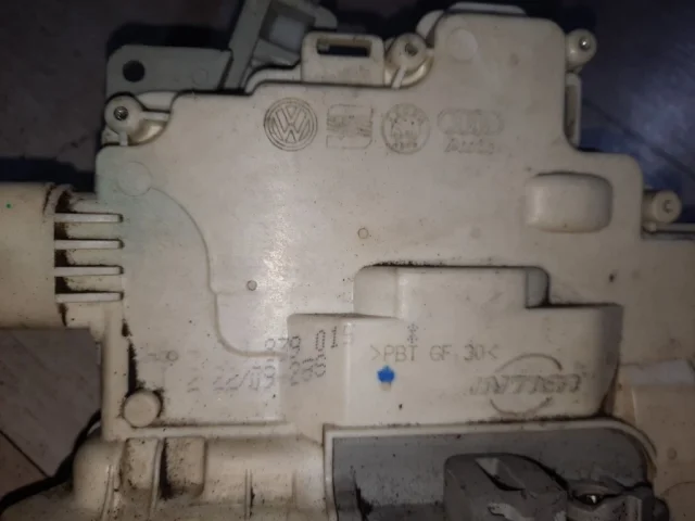 Замок задней левой двери для Audi Q5 8R 2008-2016 на фотографиях