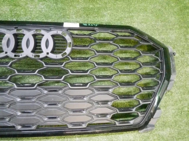 Решетка радиатора для Audi Q3 F3 2018+ на фотографиях