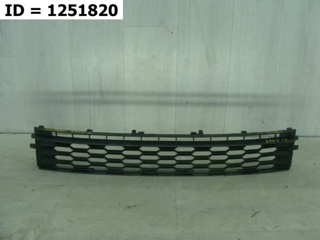 Решетка переднего бампера для Skoda Rapid I rest NH3 2017-2020 на фотографиях