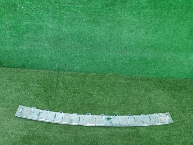 Накладка заднего бампера правая для Volkswagen Touareg I (7L) 2002-2010 на фотографиях