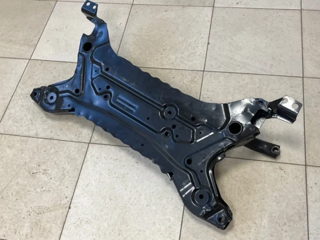 Подрамник двигателя для Mitsubishi Outlander III GF0W 2012-2016 на фотографиях