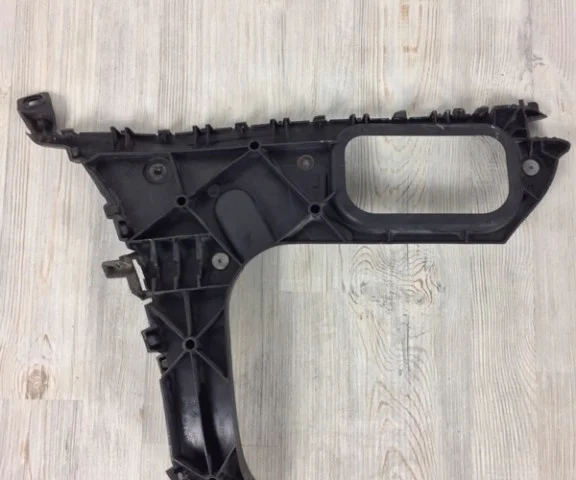 Кронштейн заднего бампера левый для Audi Q7 4L 2005-2015 на фотографиях