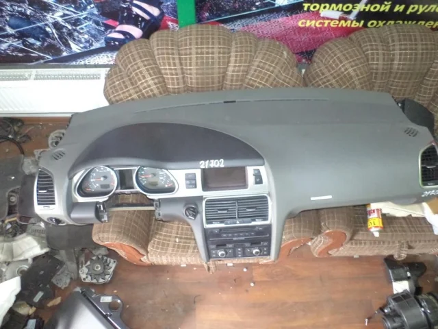 Приборная панель для Audi Q7 4L 2005-2015 на фотографиях