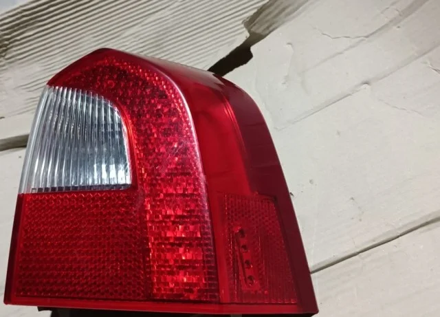 Фонарь внешний правый для Volvo XC70 BZ 2007-2016 на фотографиях