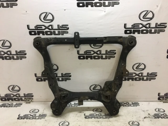 Подрамник двигателя для Toyota Highlander XU40 2007-2013 на фотографиях