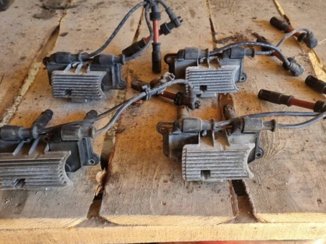 Катушка зажигания для Volkswagen Passat (B5, Typ 3B) 1996-2000 на фотографиях