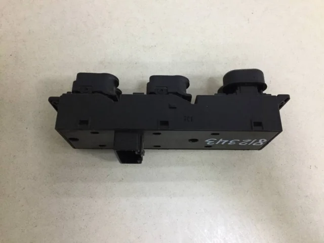 Блок управления стеклоподъемниками для Hyundai Solaris 1 рестайлинг 2014-2017 на фотографиях