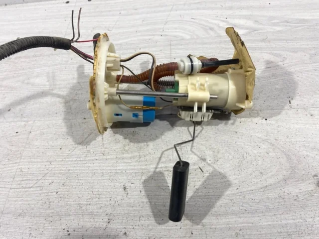 Топливный насос для Ford Explorer U251 2005-2011 на фотографиях