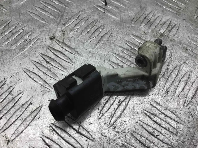 Датчик положения коленвала для Volkswagen Polo V Седан (6R) 2009-2015 на фотографиях