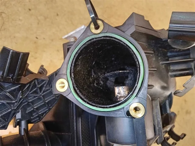 Впускной коллектор для BMW X3 Е83 2003-2010 на фотографиях