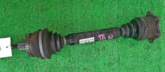 Привод передний правый для Volkswagen Passat (B5+ (B5.5), Typ 3BG) 2000-2005 на фотографиях