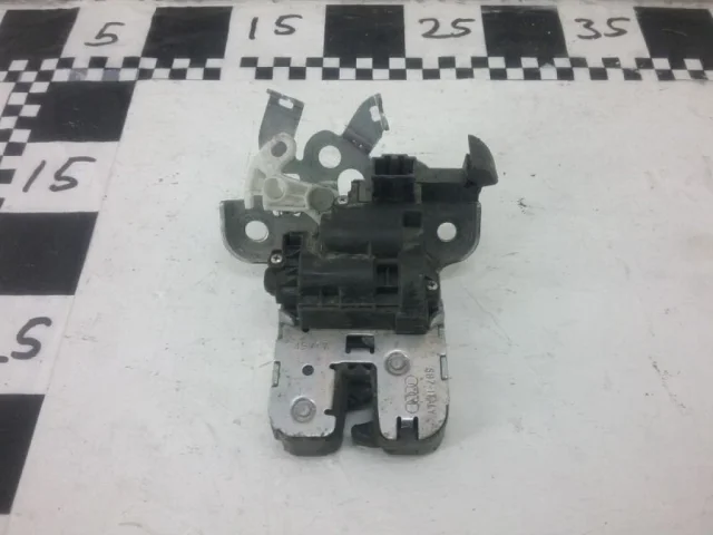 Замок багажника для Skoda Rapid I NH3 2012-2017 на фотографиях