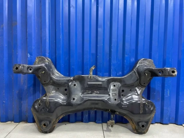 Подрамник двигателя для Hyundai Solaris 1 RB (2011-2013) на фотографиях