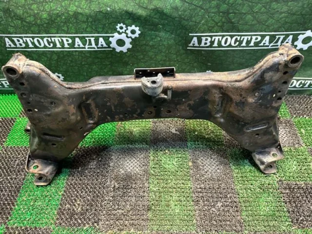 Подрамник двигателя для Nissan Almera Classic B10 2006-2012 на фотографиях