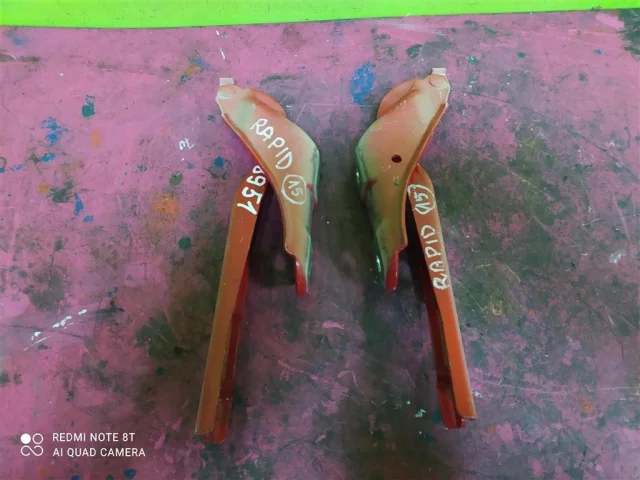 Петля капота левая для Skoda Rapid I NH3 2012-2017 на фотографиях