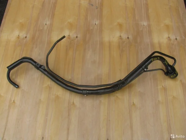 Горловина топливного бака для Toyota RAV4 XA30 2005-2012 на фотографиях