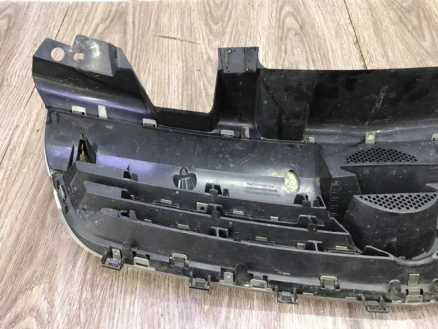 Решетка радиатора для Opel Zafira B 2005-2015 на фотографиях