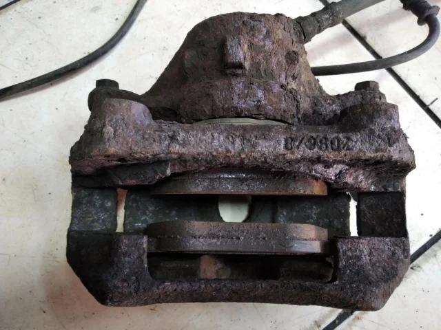 Тормозной цилиндр передний правый для Mercedes-Benz E class W124 1984-1996 на фотографиях