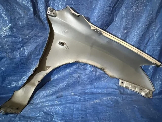 Крылья для Toyota Corolla E120/E130 Седан 2000-2007 на фотографиях