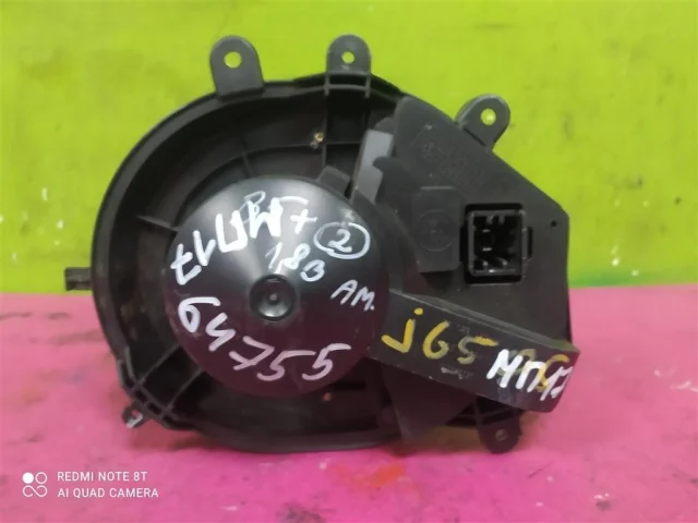 Мотор отопителя для Volkswagen Passat (B5+ (B5.5), Typ 3BG) 2000-2005 на фотографиях