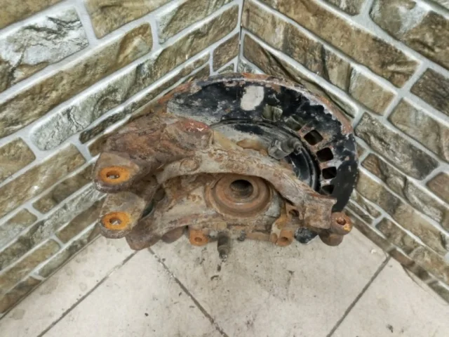 Кулак задний левый для Audi Q7 4L 2005-2015 на фотографиях