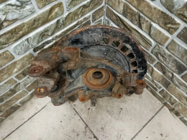 Кулак задний левый для Audi Q7 4L 2005-2015 на фотографиях