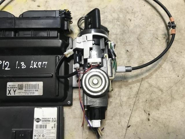 Блок управления двигателем для Nissan Primera P12 Универсал 2002-2008 на фотографиях