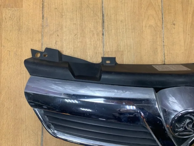 Решетка радиатора для Opel Zafira B 2005-2015 на фотографиях